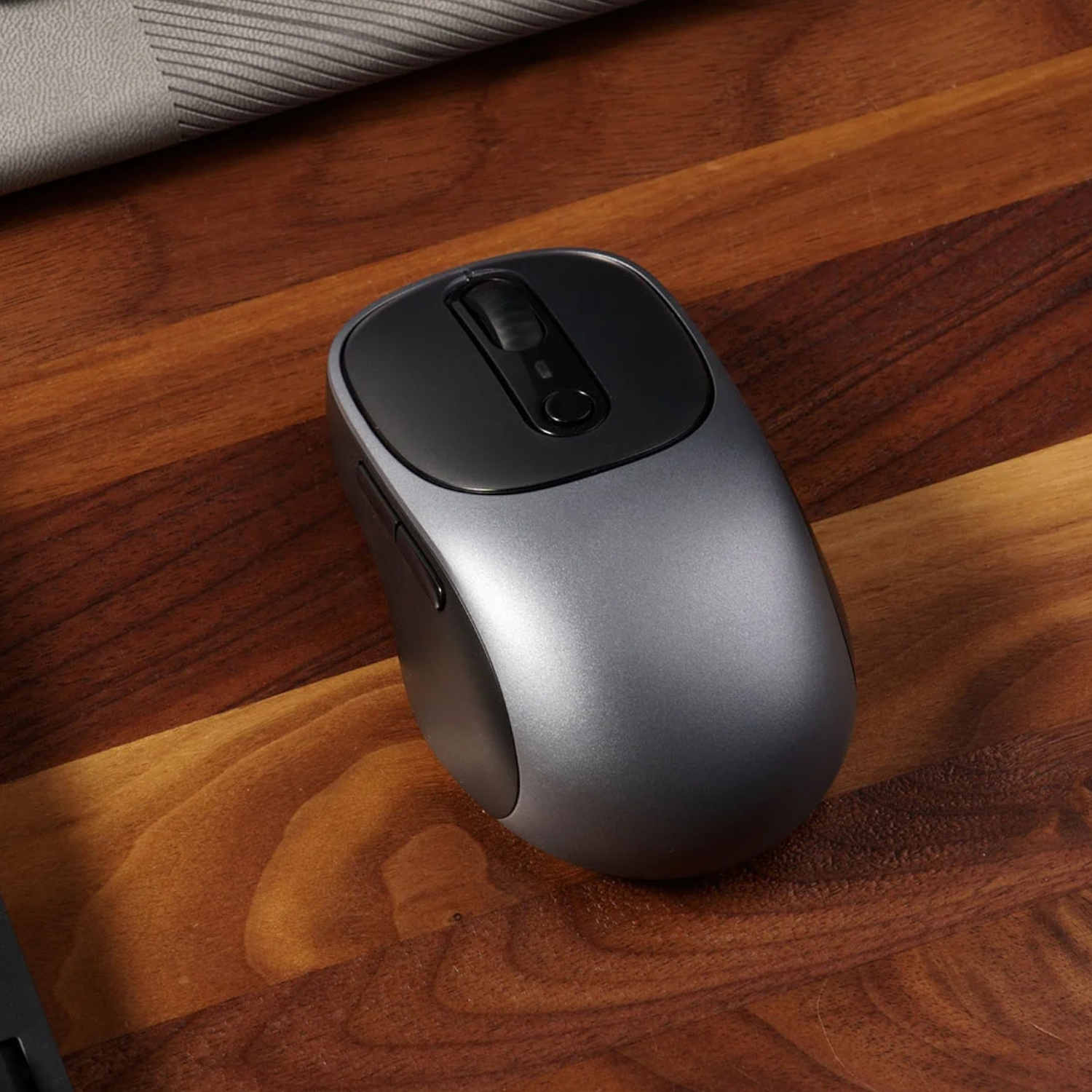 BM24-C61_Keychron-BM24-Wireless-Silent-Mouse-–-Metal-Grey_wr_04.jpg